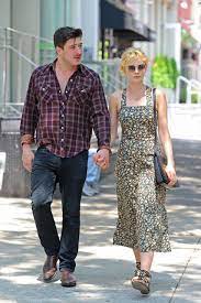 Mullian, 26, married the mumford & sons star on saturday at stream farm in bridgwater, somerset in england. Carey Mulligan Nobody Notices Me When I Go Out With Marcus Mumford