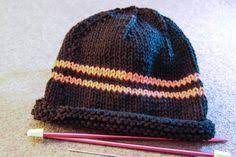 How To Knit A Beanie With Straight Needles For Knitters Who Are Not Yet Comfortable Knitting In The Ro Knitting Mens Hat Knitting Pattern How To Knit A Beanie