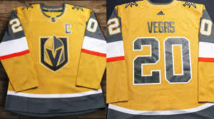 Das große vegas golden knights teamlogo auf der vorderseite ist hochwertig aufgenäht. Golden Knights Enthullen Funkelndes Vollmetallisches Drittes Trikot Nach Welt