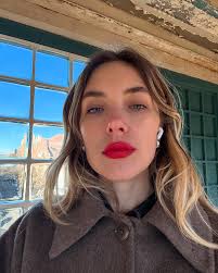 She has a thing for red 🌹 ❤️🏎️ pic by @jason.jean