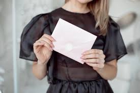 Si das poco dinero, te verás como un tacaño, pero al mismo tiempo entendemos que tienes un presupuesto el cual hay que respetar. Cuanto Dinero Tengo Que Dar Si Me Invitan A Una Boda Anda Ya Los40