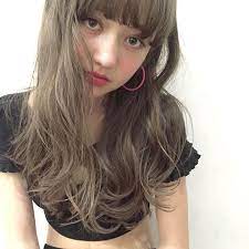 人気色はアッシュのグラデーション サロンでオーダー殺到中 femit magazine オトナ女子に贈る美容情報 ヘアスタイリング ヘア アイディア ヘアカラー グリーン