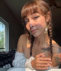 Deja Benton's Instagram, Twitter & Facebook