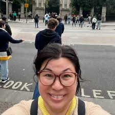 Soak it up. Love spring time just to see all the beautiful flowers 💐