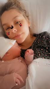 Amber Welling's Instagram, Twitter & Facebook