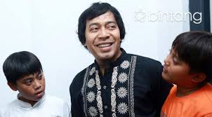 Dalam pandangan mayoritas ulama, orang yang masih hidup dianjurkan untuk mendoakan saudara muslim yang sudah meninggal. Komeng Tak Miliki Firasat Si Bungsu Akan Meninggal Showbiz Liputan6 Com