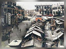 1925年九十四年前油麻地舊貌colorized版左邊炮台街向北望眾坊街 右邊油麻地街巿第一代 今第二代街巿位置一樣 右上邊為船屋 中間唐樓戰後已經拆卸