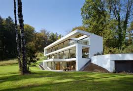 Ein haus in hanglage bauen ist häufig mit einem gewissen risiko verbunden, da die erschließung eines gefälles zumeist deutlich aufwendiger ist als. Steilvorlage Bauen Am Hang Ist Anders Tipps Und Beispiele