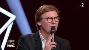 Invité sur le plateau des enfants de la télé, l'animateur a avoué qu'il trouvait l'émission particulièrement ennuyante lorsqu'il la présentait. Des Chiffres Et Des Lettres L Animateur Laurent Romejko Revele L Existence Probable De Tirages Frauduleux Video