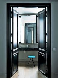 L Alliance Du Design Et Des Matieres Brutes Frenchy Fancy Idee Salle A Manger Salle De Bain Design Porte Interieure