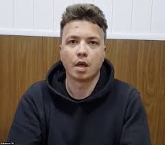 Ryanair flight 4978 was about to begin its descent to vilnius in lithuania on sunday when it suddenly changed direction after a security alert. P8zv44ooz7s1pm