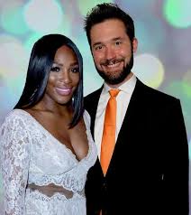 The tennis champion left fans gushing over her figure in a skintight catsuit paired with stylish stiletto heels. Serena Williams Kindheit Geschichte Plus Unsaglichen Biographie Fakten