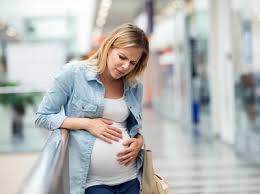 Hal inilah yang membuat ibu hamil terkadang munculnya rasa sakit yang biasanya terjadi pada kehamilan trimester kedua ini dapat dipicu oleh. Cara Mengatasi Kram Perut Di Minggu Minggu Pertama Kehamilan