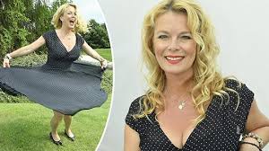 Redakce showbiz.cz pro vás připravila unikátní seriál, ve kterém vám představíme 100 nejerotičtějších scén českého a slovenského filmu z období let 1940 až 2009. Lucie Benesova Lucie Benesova Na Akci Budila Pozornost Predvedla Vasnivy Tanecek A Poradne Napechovany Dekolt Super Cz