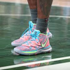 35 reais con 82 centavos r$ 35. Image May Contain Shoes Nike Basketball Shoes Girls Basketball Shoes Basketball Clothes