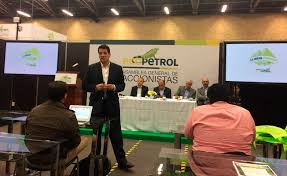 Nacido en ibagué, se crió en los llanos orientales y estudió economía en la universidad de los andes, lugar a donde regresaría años más. Felipe Bayon Sustituye A Juan Carlos Echeverry Como Presidente De Ecopetrol Cablenoticias