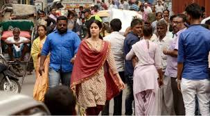 Janhvi Kapoor Spotted On The Streets Of Kolkata Shooting For Dhadak India News News Wionews Com జూనియర్‌ శ్రీదేవి జాన్వీ కపూర్‌ కెమెరాకు కొత్త కాదు. janhvi kapoor spotted on the streets of