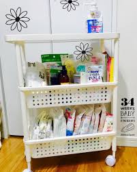 赤ちゃんが生まれるとベビー用品はどんどん増えていきますよね 育児でバタバタしている間に おむつは散乱 小さいベビー用品は見当たらなくなってしまい なんてことも多いはず そこで 今回の kufura収納調査隊 は ベビー用品を上手に収納している先輩ママ