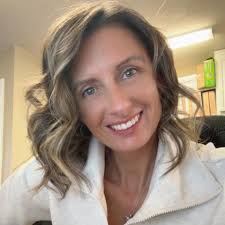 What houseplants are available for free, specifically snake plants or vines?