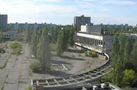 Поэтому в припять нужно ехать именно сейчас, дальше будет только хуже. V Pripyati Vpervye Posle Chernobylskoj Avarii Ustanovili Novogodnyuyu Yolku Parlamentskaya Gazeta