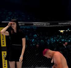 Twenty Seven-Stone MMA Fighter Flattened By Nine-Stone Rival - Sport -  LADbible