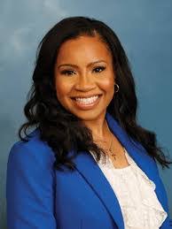 Maxine Lanier's Instagram, Twitter & Facebook