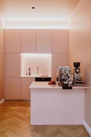 Our showroom and kitchen designers are here to help you. Nwamqnkrerdrcm