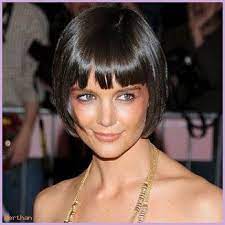 Kurze Frisuren Katie Holmes Dark Brown Short Bob Haircut With Straight Full Bangs Celebrityshorthairstyles Haar Styling Styling Kurzes Haar Kurze Haare Bob