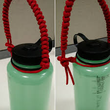 In this tutorial we take a look at how to make a paracord water bottle wrap using half hitches. Was Challenged To Create Another Nalgene Bottle Holder Using Only A Paracord No Buckles Nor Shackle Here S What Came Out Of It Paracord