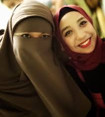 مسابقة ((هديتك يامامتى)) صورتك مع مامتك نزلها فى الكومنتات واكتر صورة هتاخد  لايكات هتكسب ٢٠٠٠ج يمكن نحس شوية ونجيب لماما هدية كويسة.. معانا لحد الساعة  ١١ من يوم الاثنين.. دى صورتى مع