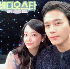 알고보니 며칠 전 자신이 꽃다발 가지고 뭐라고 했던게 마음에 쓰였던 손준호. ë®¤ì§€ì»¬ë°°ìš° ê¹€ì†Œí˜„ ì†ì¤€í˜¸ ë¶€ë¶€ 8ì‚´ ë‚˜ì´ì°¨ì´ ê·¹ë³µí•˜ê³  ê²°í˜¼í•˜ê¸°ê¹Œì§€