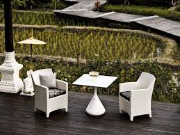 Outre les matériaux, le design de votre table est également important lors du choix. Table Et Chaise De Jardin Design En Materiaux Differents