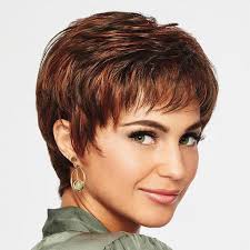 The razor should be used to slice the hair in short motions across the length of the comb, also at about a 45 degree angle. Razor Cut Pixie Bpatello
