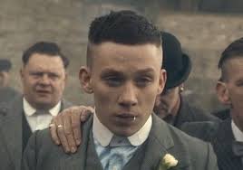 How To Get The John Shelby Peaky Blinders Haircut John Shelby Hair Haircuts Sac Kesimi Siyahin Gucu Sac Stilleri