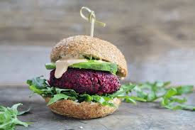 Sono la preparazione ideale per chi segue una dieta vegana o vegetariana, per chi è intollerante al glutine o semplicemente per chi vuole gustare un secondo piatto sano e saporito. Burger Vegetali 5 Ricette Gustose Da Provare A Casa
