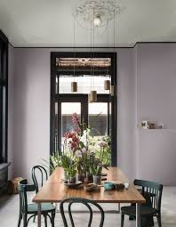 Des réunions de famille aux réceptions élégantes, la salle à manger est propice à de bons. Un Plafond Gris Pour Apporter Du Style Sans Etouffer La Piece Un Plafond En Couleur Pour Reveiller Une Piece Elle Decoration