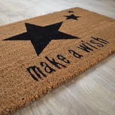 Paillasson Etoiles Make A Wish En Fibre Naturelle De Coco Format Rectangulaire 45 X 75 Cm En Exclusivite Chez Decoweb Com En 2019 Paillasson Tapis Brosse Et Tapis