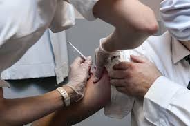May 28, 2021 · la base nationale de pharmacovigilance a recensé 6 960 cas d'effets ou événements indésirables potentiellement liés à ce vaccin : Covid 19 Repos Hydratation Les Conseils D Un Medecin Pour Limiter Les Effets Secondaires Du Vaccin