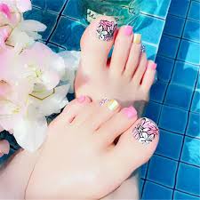El arte de pedicura es una parte integral de la imagen de una chica moderna. Unas Postizas Japonesas Para Los Pies Disenos De Flores Rosa Para Vacaciones Unas Postizas Aliexpress