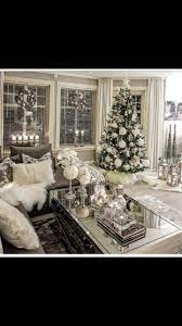 Christmas Tree Ideas Flower Crowns On The Window Christmas Decoration Decoracion De Estilo Rustico Decoracion Navidena Decoracion De Ventanas