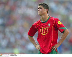 É gerida pela federação portuguesa de futebol. Sic Noticias 15 Anos De Ronaldo Com A Camisola Da Selecao Principal Portuguesa
