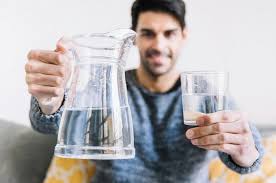 Air tersebut diperlukan untuk mengganti cairan yang keluar dari tubuh lewat air seni, keringat dengan menggunakan air secukupnya khususnya minum, tubuh kita akan selalu segar dan khasiat air tak hanya untuk membersihkan tubuh saja tapi juga sebagai zat yang sangat diperlukan tubuh. Ini Waktu Terbaik Minum Air Putih Untuk Kesehatan Primaberita