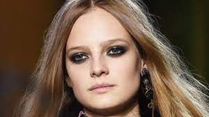 This absolutely stunning sea blue eye makeup will definitely turn heads, especially on a brunette. 7 Makeup Tips To Get The Perfect Smoky Eye From Pro Makeup Artists Allure