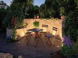 It Can Be Endured Here The Seating Area In The Garden Is Beautifully Lit Aushalt Area Aushalt Be In 2020 Garden Design Outdoor Garden Lighting Garden Floor