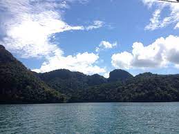 It's located offshore and south of the main island ada pihak yang mendakwa bahawa dengan mandi di tasik dayang bunting, yang susah dapat anak boleh cepat dapat anak! Seribu Misteri Tentang Pulau Dayang Bunting Part 1 Akubahrain