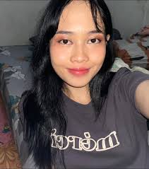 What are some tips for eye makeup?