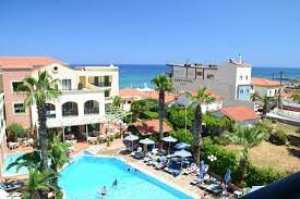 Located in samos, samaina inn is in the city center and on the beach. Strand Tegenover Het Hotel Picture Of Samaina Inn Hotel Samos Tripadvisor