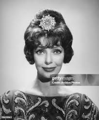 11 234 photos et images haute résolution de Loretta Pictures