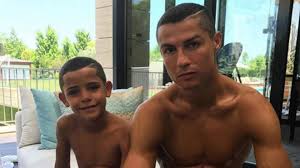 6 years old father : Cristiano Ronaldo Junior Dares To Cut His Father S Hair Marca In English