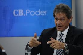 À época, a versão oficial para o ocorrido foi um acidente doméstico. Prisao De Roberto Jefferson Repercute Entre Politicos